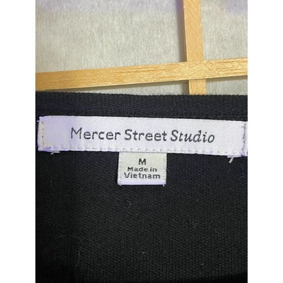 MercerāStreetāStudioāMedĀ ChristmasāTee - Picture 3 of 16